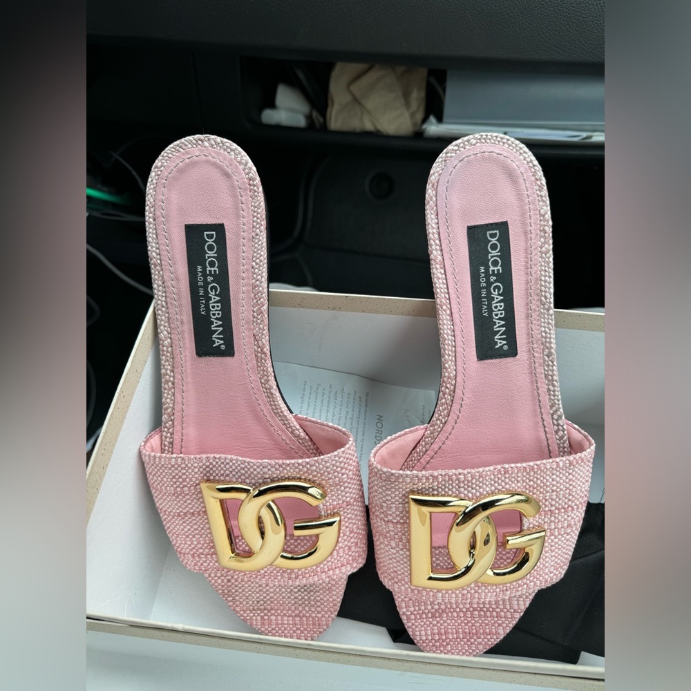 Dolce and Gabbana ciabatta flat Dolce and Gabbana light pink sandals